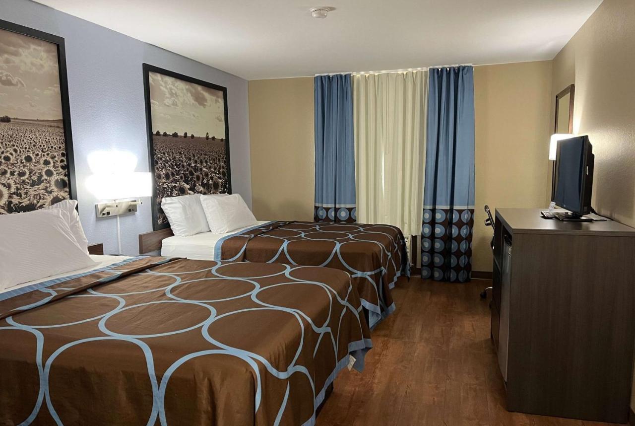 Super 8 By Wyndham Independence Ks Hotell Exteriör bild