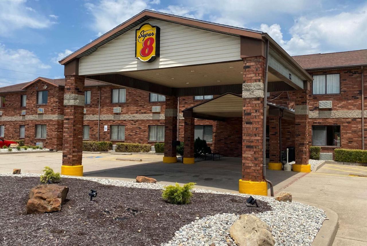 Super 8 By Wyndham Independence Ks Hotell Exteriör bild