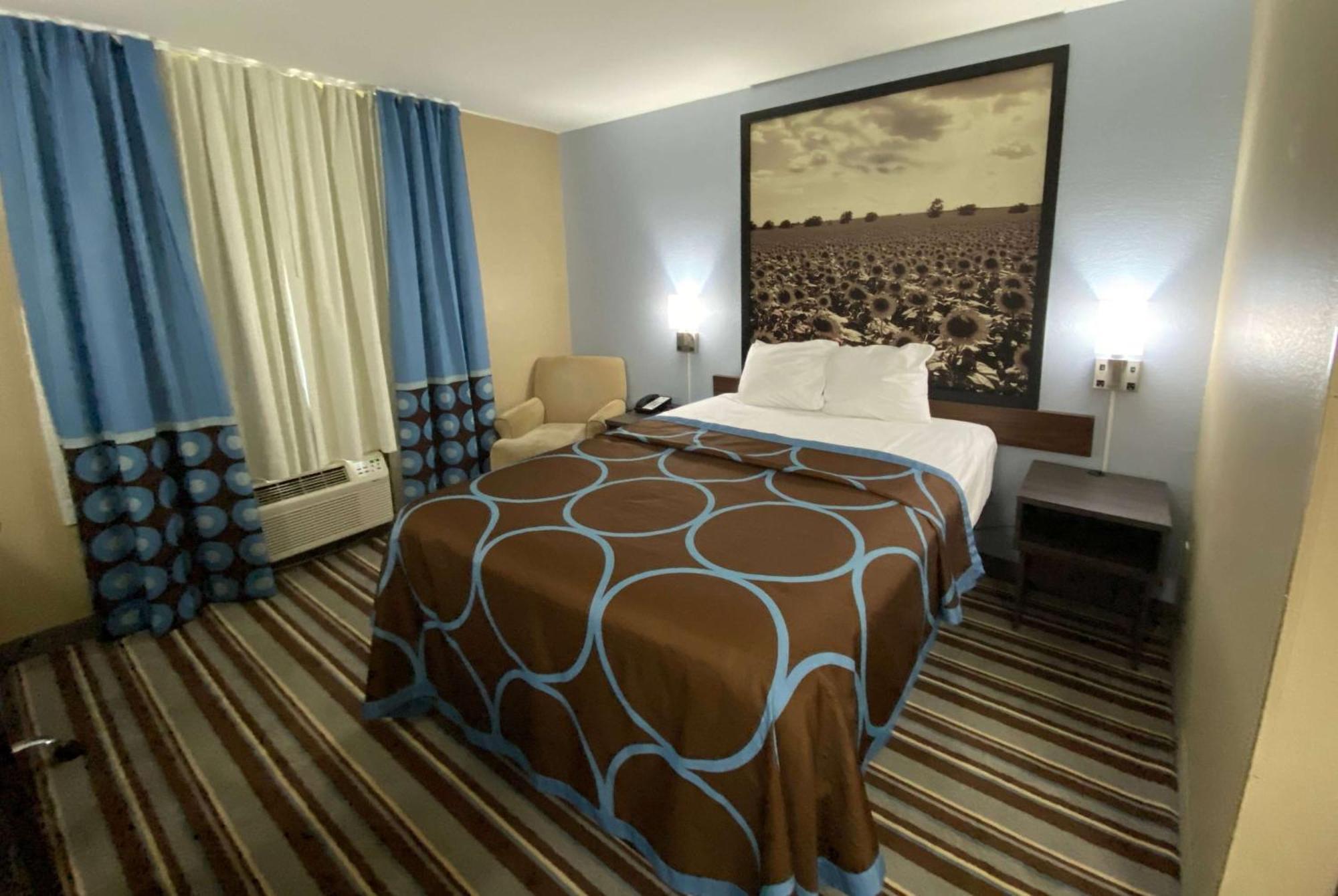Super 8 By Wyndham Independence Ks Hotell Exteriör bild