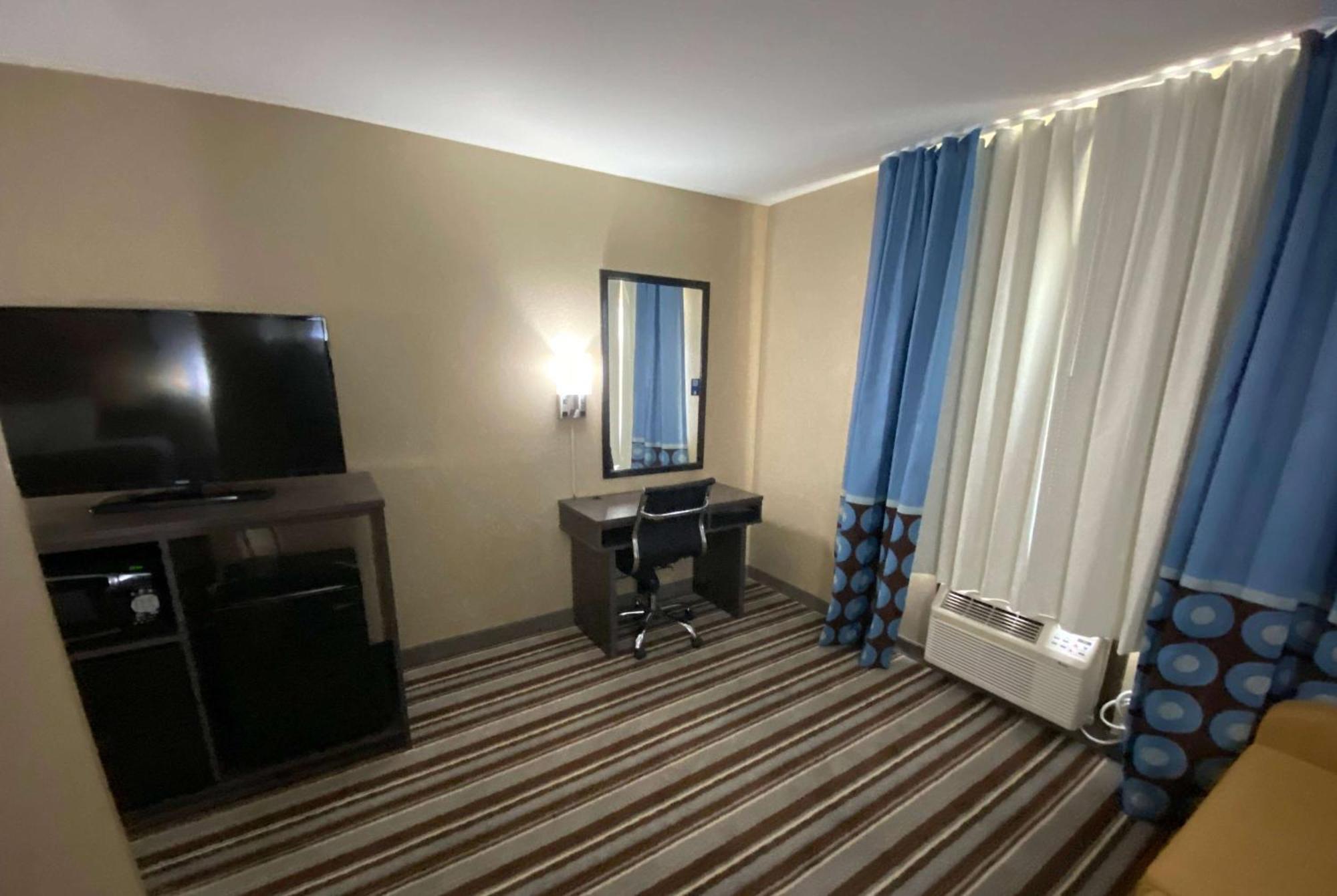 Super 8 By Wyndham Independence Ks Hotell Exteriör bild